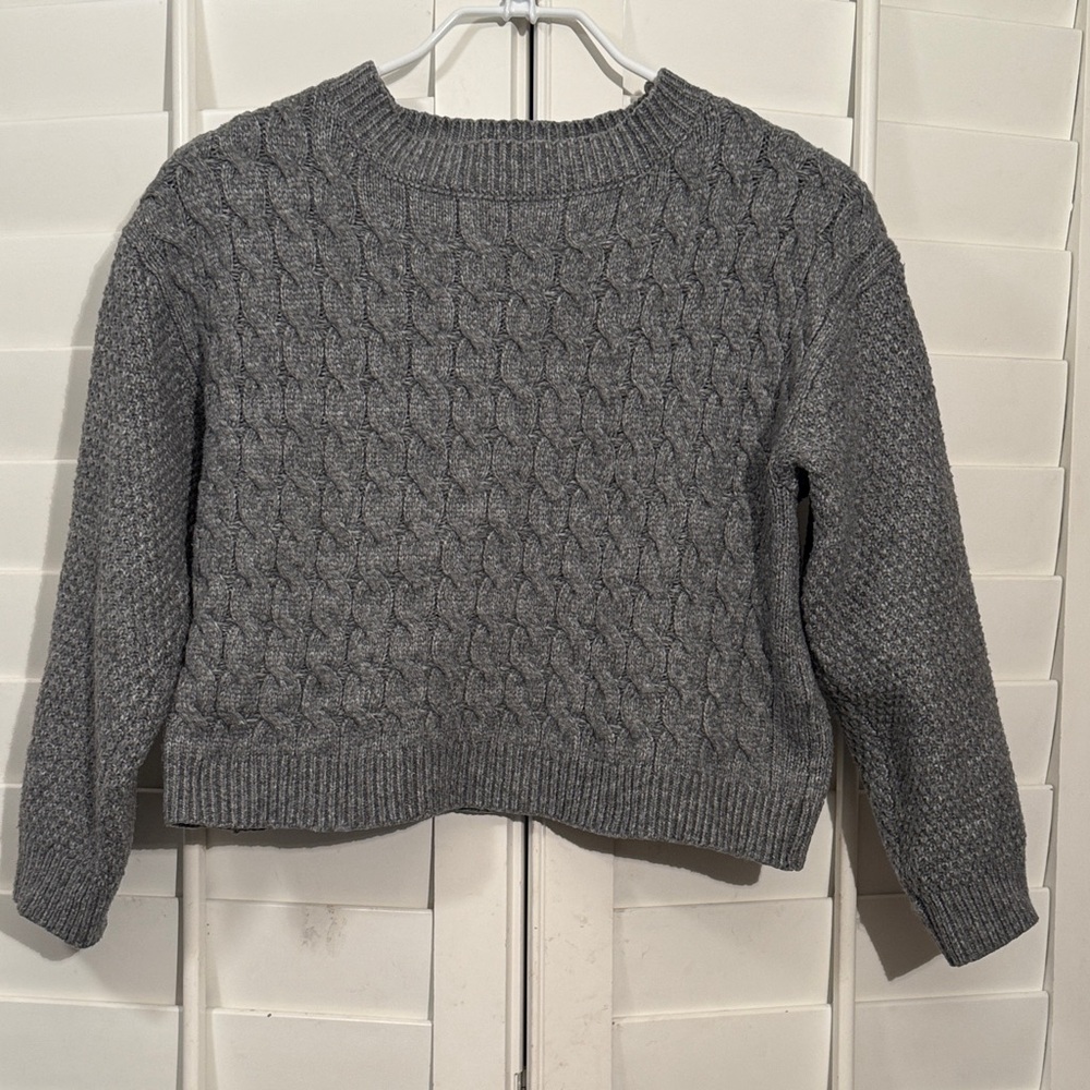 Aster Grey Cropped  Cable Knit Women's Sweater Sz: L